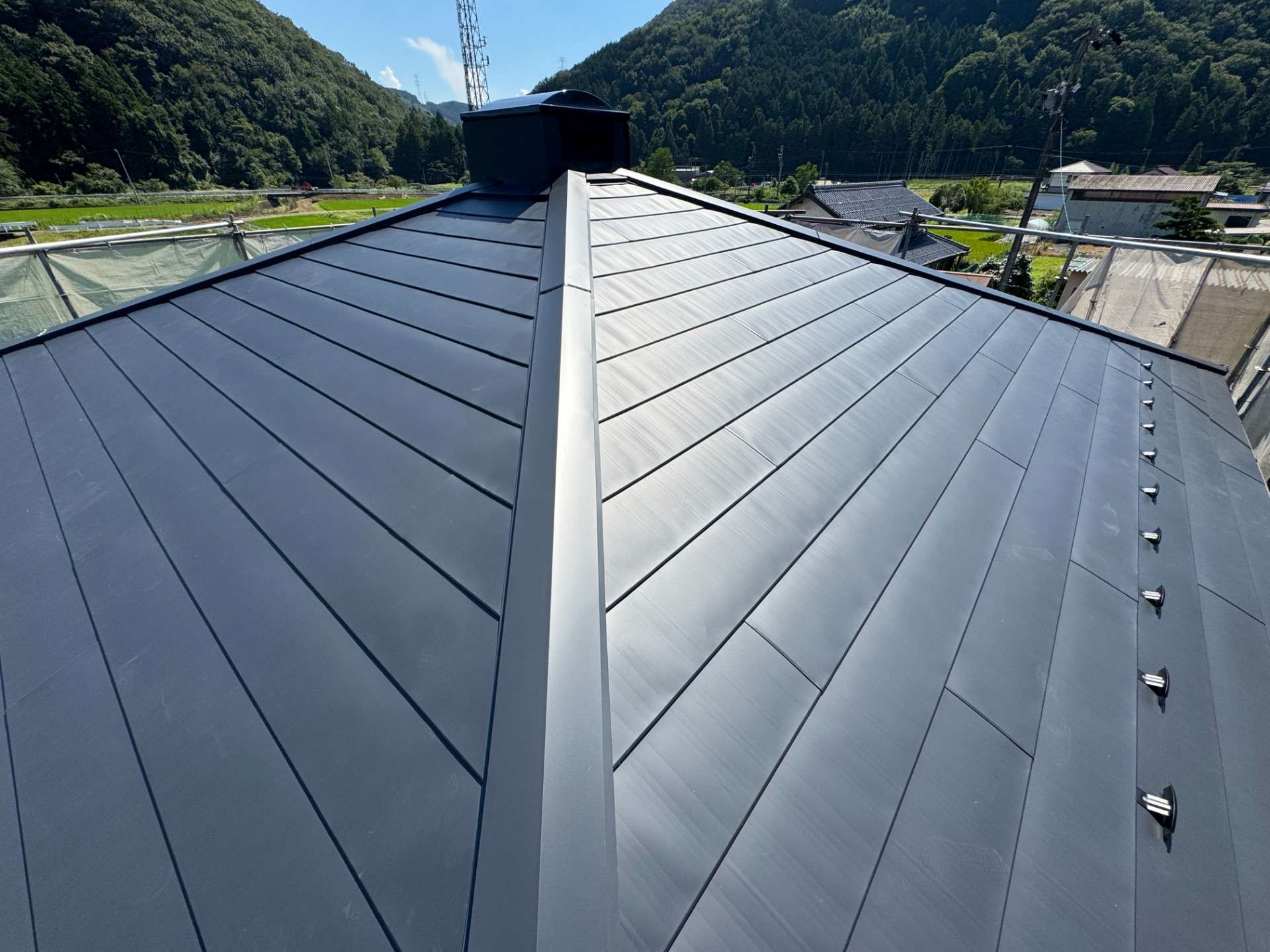 2026年8月施工 【岐阜県揖斐川町】築30年 屋根カバー工事 ベランダ貼り替え 軒天井張り替え