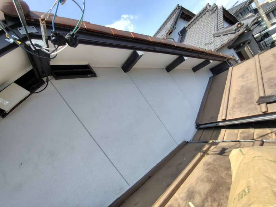 2026年10/6 一宮市にて軒天井の板金張り工事を行いました!